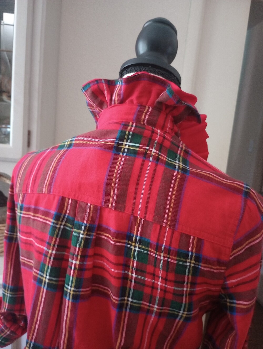 Red Plaid Ruffled Collar Tie-Front Shirt - Picture 4 of 11